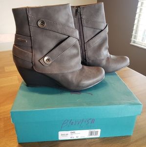 Blowfish Batone gray booties